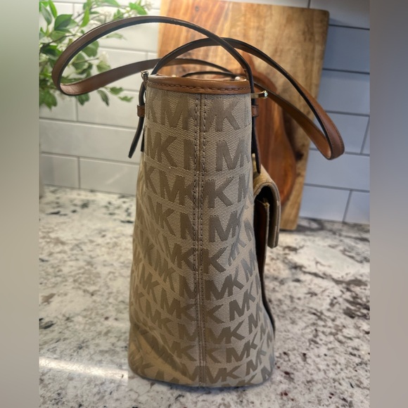 Michael Kors MK Signature Tote Shoulder Handbag Purse Tan Gold Jet Set - Picture 4 of 16